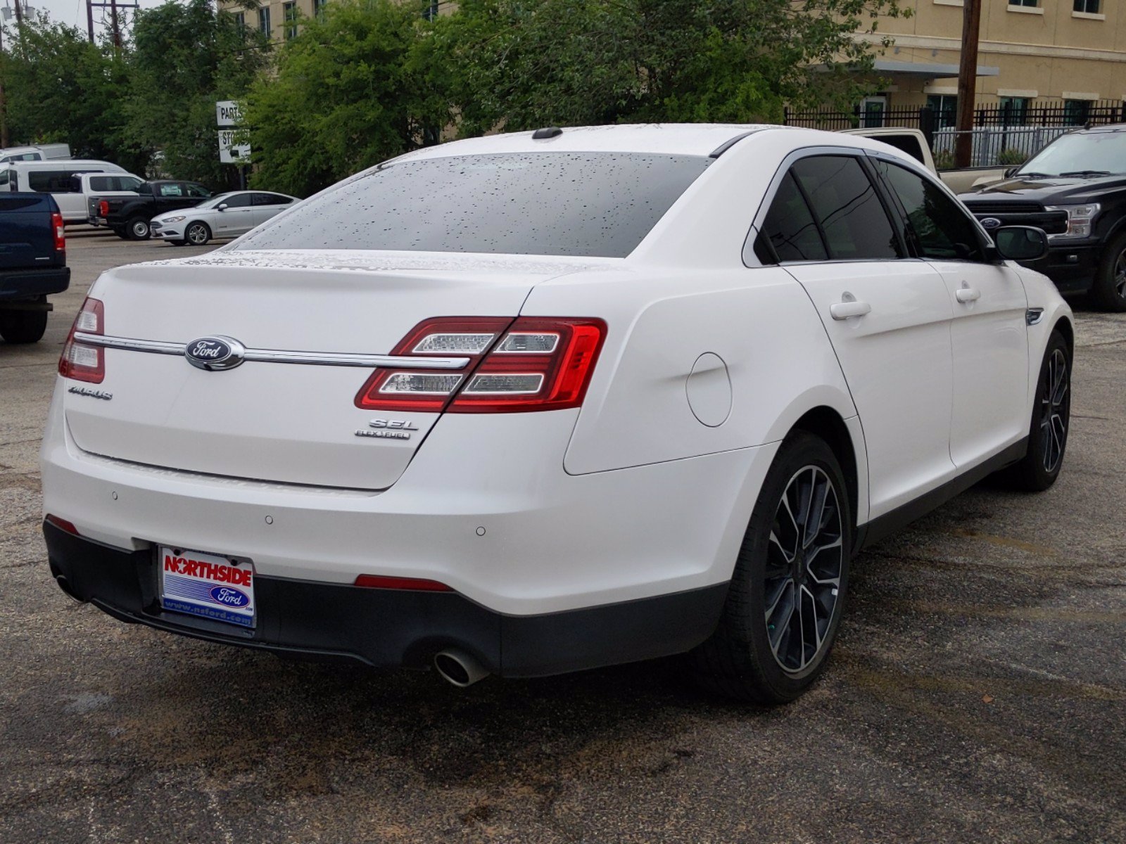 Pre-Owned 2018 Ford Taurus SEL 4dr Car in San Antonio | Northside Honda