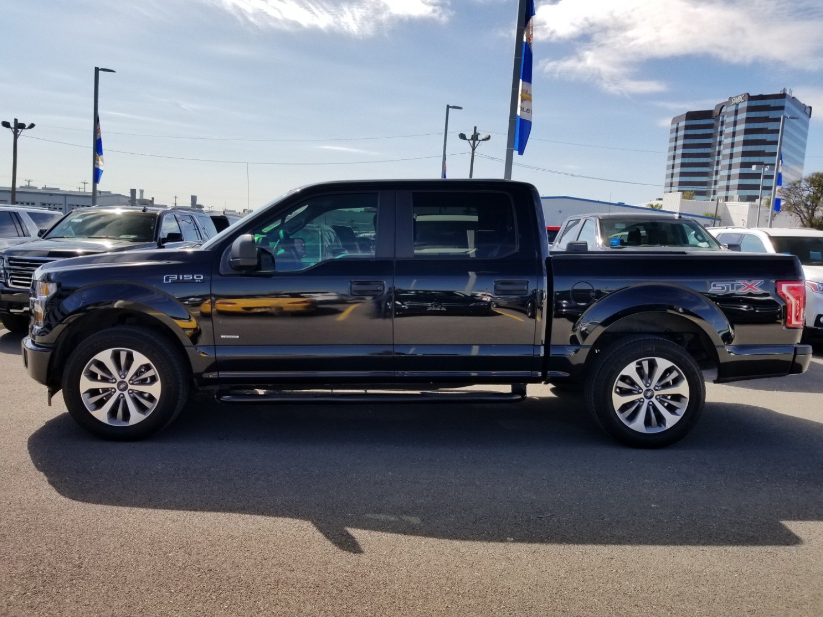 Pre Owned 2017 Ford F 150 Xl Crew Cab Pickup In San Antonio Northside Honda 7574